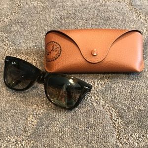 RAY-BAN WAYFARER FOLDING CLASSIC SUNGLASSES